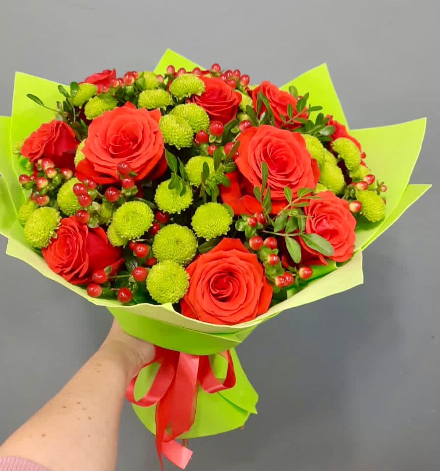 Букет цветов из: Хризантемы и Розы в Архангельском Воронежской области