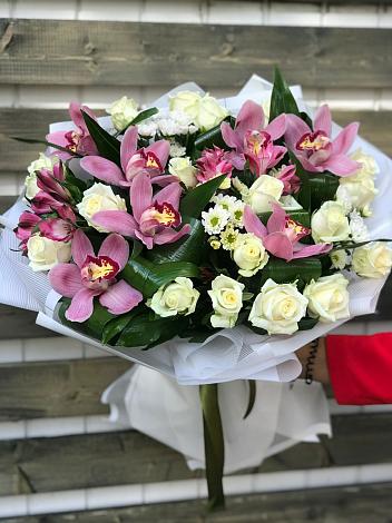 Букет цветов из: Розы и Хризантемы в Архангельском Воронежской области
