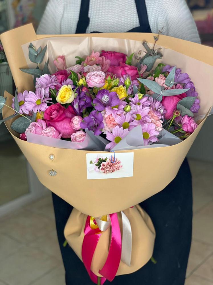 Букет цветов из: Хризантемы, Гвоздики и Альстромерии в Архангельском Воронежской области