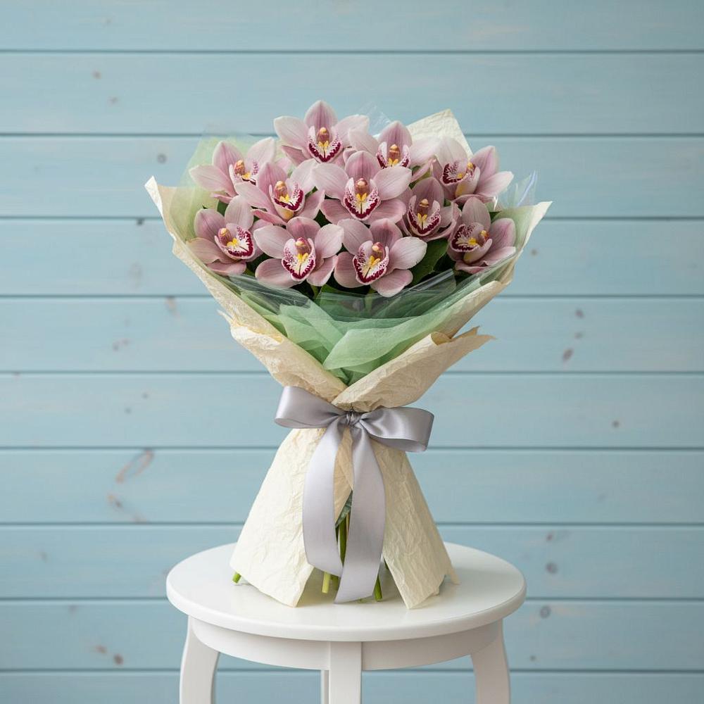 Букет цветов из: Орхидеи и Розы в Архангельском Воронежской области