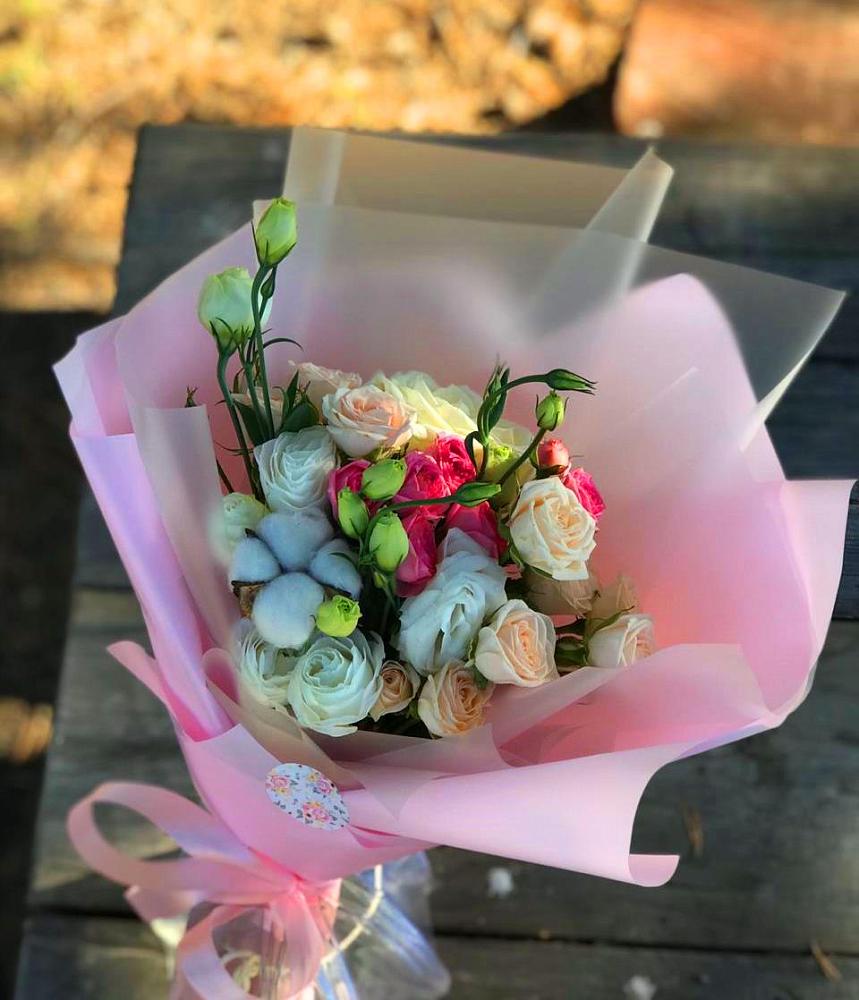 Букет цветов из: Розы и Лизиантусы в Архангельском Воронежской области