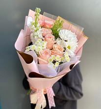 Букет цветов из:  Хризантемы и Розы в Архангельском Воронежской области