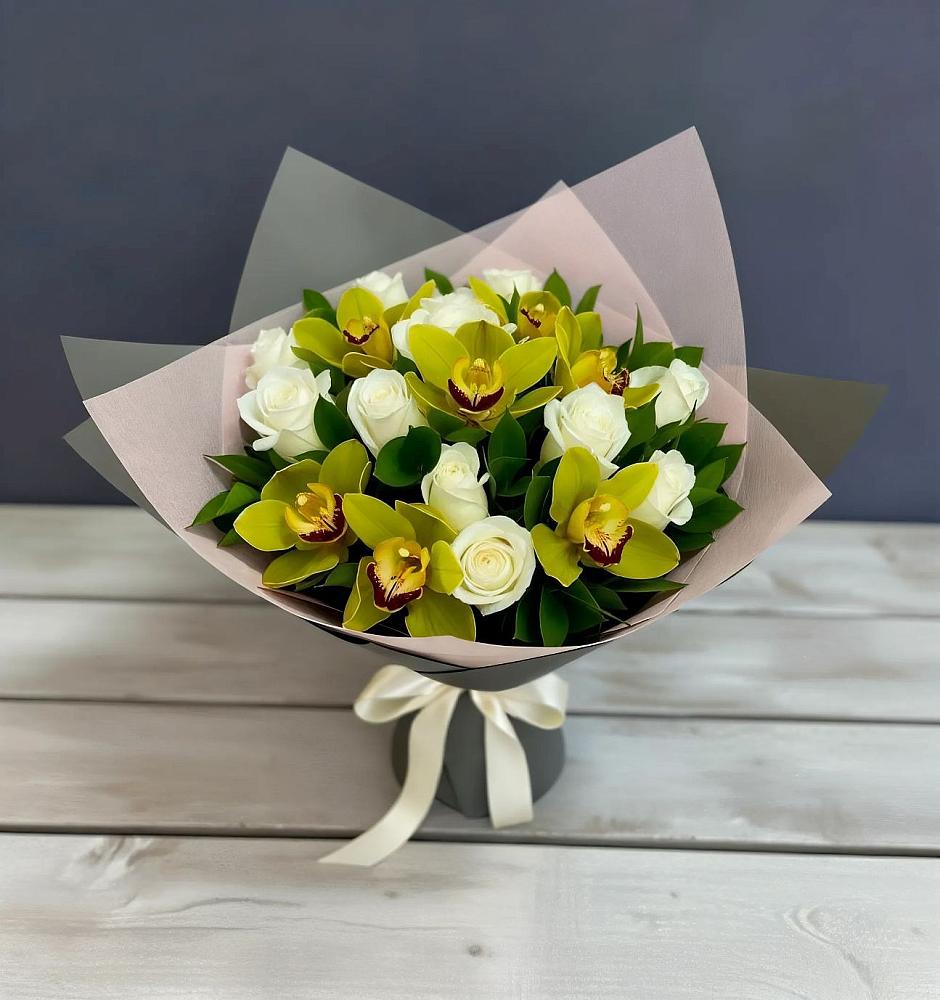 Букет цветов из: Орхидеи и Розы в Архангельском Воронежской области