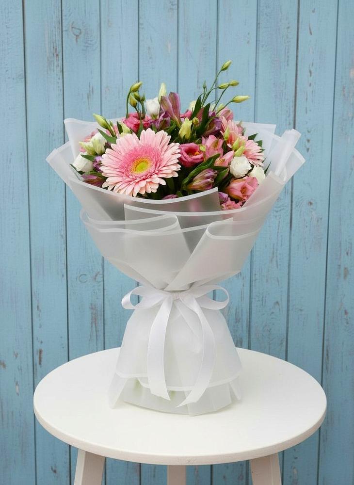 Букет цветов из: Герберы, Альстромерии и Лизиантусы в Архангельском Воронежской области