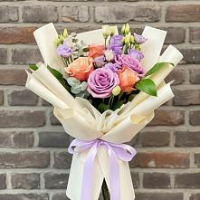 Букет цветов из:  Лизиантусы и Розы в Архангельском Воронежской области
