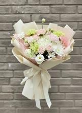 Букет цветов из:  Гвоздики, Розы, Лизиантусы и Хризантемы в Архангельском Воронежской области