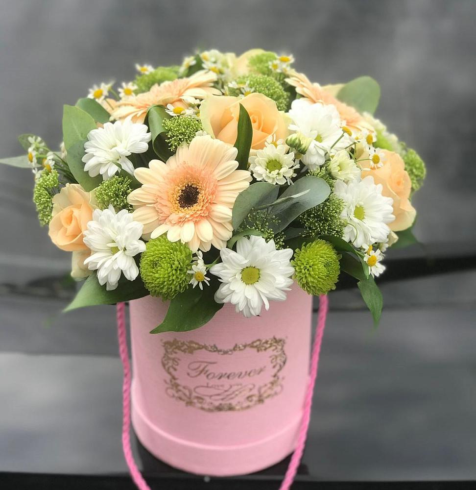 Цветочная композиция из Розы, Герберы и Хризантемы в шляпной коробке в Архангельском Воронежской области