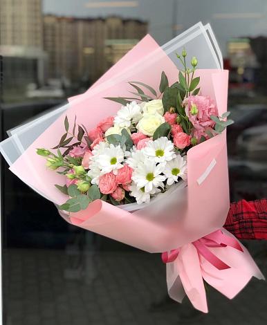 Букет цветов из: Розы, Лизиантусы и Хризантемы в Архангельском Воронежской области