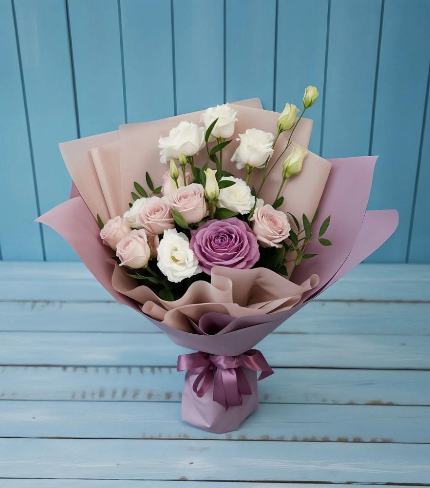 Букет цветов из: Розы и Лизиантусы в Архангельском Воронежской области